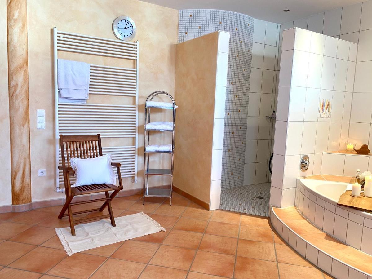 Private Spa Mit Sauna Und Whirlpool Schrozberg Exterior photo