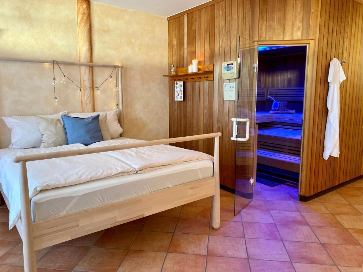 Private Spa Mit Sauna Und Whirlpool Schrozberg Exterior photo